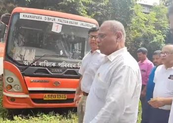 অসম ৰাজ্যিক পৰিবহণ নিগমৰ ২,২৭৪ জন কৰ্মচাৰীক চাটাইৰ নিৰ্দেশ ৰাজ্য চৰকাৰৰ