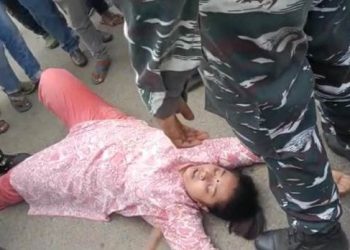 Congress protests ছোনিয়া গান্ধীক EDৰ জেৰা; গুৱাহাটীৰ ৰাজপথত বাগৰি বাগৰি অংকিতা দত্ত সহ কংগ্ৰেছৰ নেতা- কৰ্মীৰ প্ৰতিবাদ