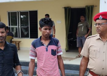 Drugs peddlers বঙাইগাঁৱত আৰক্ষীৰ ড্ৰাগছ বিৰোধী অভিযান: ড্ৰাগছ, মটৰচাইকেলসহ দুজনক আটক