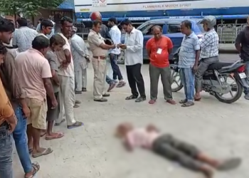 বিশ্বনাথ নগৰৰ মাজমজিয়াৰ পুলিচ পইন্টৰ সমীপত হঠাৎ ঢলি পৰি মৃত্যুক সাৱটিলে এজন লোকে