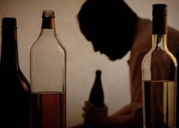 Drinking too much Alcohol: মাত্ৰ ২ মিনিটতে খাই শেষ কৰিলে এবটল মদ; বাজী মাৰি যমৰ ঘৰ পালে যুৱকে
