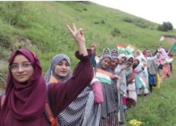 কাশ্মীৰৰ গুৰেজ উপত্যকাৰ এলঅ’চিত উৰিল হস্তনিৰ্মিত ত্ৰিৰংগা