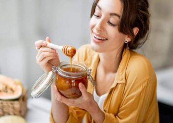 Benefits of honey মৌ ৰসৰ কিছু উপকাৰিতাৰ বিষয়ে জানো আহক
