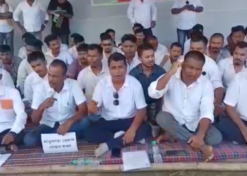 পুনৰ আটাছুৰ ২ ঘন্টীয়া অৱস্থান ধৰ্মঘট; তদন্ত নহ’লে বিজেপি বৰ্জন কাৰ্যসূচীৰ হুংকাৰ