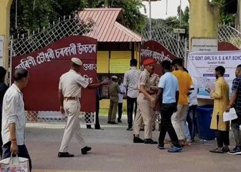 ২৫ খন জিলাত ২ ঘন্টাৰ পৰিৱৰ্তে ৬-৭ ঘন্টা ইন্টাৰনেট কৰ্তন; ওকণিৰ ভয়ত চুলি কাটিছে নেকি বিজেপি চৰকাৰে?