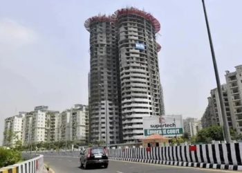 Noida Twin Towers কাউণ্ট ডাউন আৰম্ভঃ আজি ধূলিৰ সৈতে মিলি যাব নয়দাৰ আকাশচুম্বী টুইন টাৱাৰ