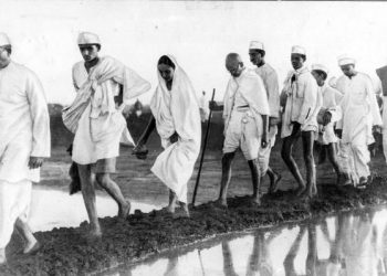 লোণ আইন ভংগঃ দাণ্ডীযাত্ৰাত গান্ধীজীৰ সহযাত্ৰী হৈছিল কিমানজন লোক?