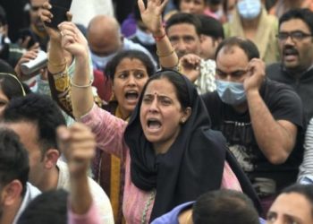 ’আমাক জীয়াই থাকিবলৈ দিয়ক’, কাশ্মীৰী পণ্ডিতৰ প্ৰতিবাদত কঁপি উঠিল কাশ্মীৰ উপত্যকা