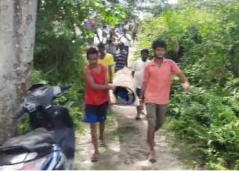 সামাজিক সংকীৰ্ণতাৰ বলি অতুল শৰ্মাৰ পুতি থোৱা মৃতদেহ গাঁতৰ পৰা উলিয়াই সৎকাৰ