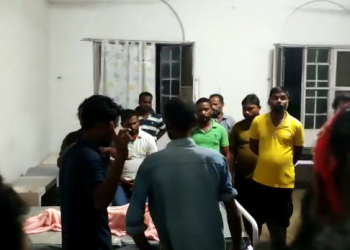 চিকিৎসকৰ হেমাহিৰ বাবে এটি শিশুৰ মৃত্যু হোৱাৰ দাবী; নিশা উত্তপ্ত কেলিডেন চাহ বাগিছা