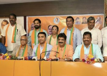 গোৱা কংগ্ৰেছত মোক্ষম আঘাতঃ ৮ বিধায়কে যোগদান কৰিলে বিজেপিত
