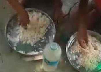 মধ্যাহ্ন ভোজনত কেৱল নিমখ-ভাত; ভিডিঅ’ ভাইৰেল হোৱাৰ পিছতে বৰ্খাস্ত অধ্যক্ষ