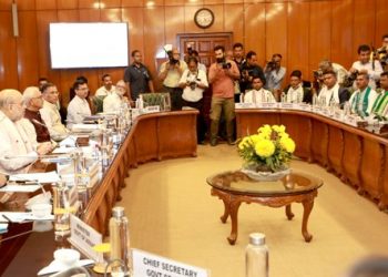 অসমৰ ৮ টা আদিবাসী সংগঠনৰ সৈতে শান্তি চুক্তিত স্বাক্ষৰ কেন্দ্ৰৰ; ১ হাজাৰ কোটিৰ পেকেজ ঘোষণা