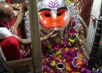 বিচিত্ৰ ভাৰতৰ বিচিত্ৰ মন্দিৰঃ দেশৰ এই কেইটা মন্দিৰত প্ৰসাদ হিচাবে আগবঢ়োৱা হয় কেৱল মদ !