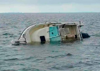 Boat capsizes in Ganga
