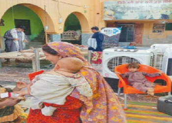 Pakistan Hindu templeopen for flood-hit Muslims