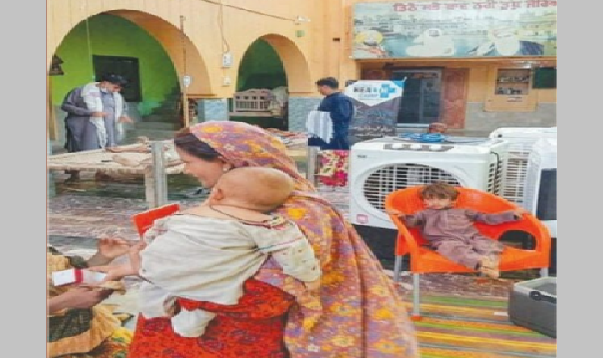 Pakistan Hindu templeopen for flood-hit Muslims