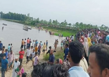 boat capsizes in Bangladesh