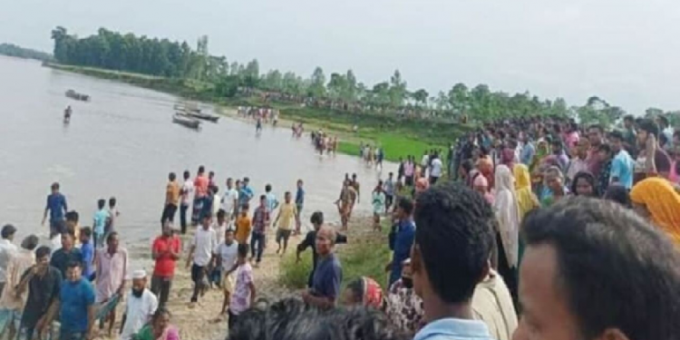 boat capsizes in Bangladesh