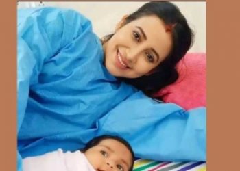 বৰষাৰাণী বিষয়া মাক হ’ল নেকি! ছচিয়েল মিডিয়াত ভাইৰেল এখন ফটোকলৈ বিশেষ চৰ্চা