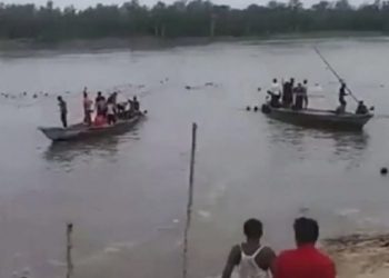 ধুবুৰীত নাও ডুবি চক্ৰ বিষয়াসহ সাতজন সন্ধানহীন