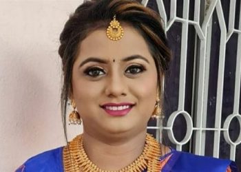মৰ্মান্তিক! লিফ্টৰ ভিতৰত এখন ভৰি, বাকী শৰীৰ বাহিৰত; চলন্ত লিফ্টত প্ৰাণ হেৰুৱালে বিদ্যালয়ৰ শিক্ষয়ত্ৰীয়ে