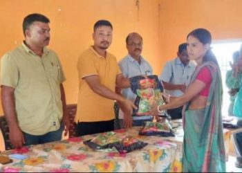 জৈৱিক সাৰৰ ব্যৱহাৰ বৃদ্ধিৰ পোষকতাঃ ১৯২ গৰাকী খেতিয়কক জৈৱিক সাৰ বিতৰণ