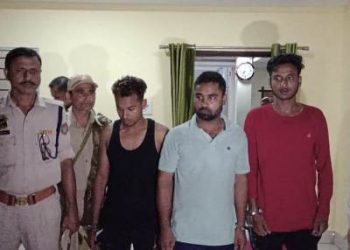 বঙাইগাঁৱত আটক তিনি যুৱকঃ পশ্চিম বংগৰ চাইবাৰ অপৰাধী চক্ৰক এযোগান ধৰি আহিছিল এ টি এম, ছীম কাৰ্ড
