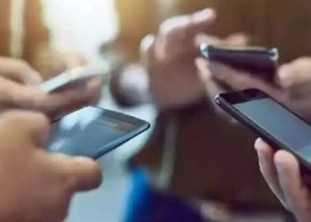 Mobile Phones overheat and remedies: স্মাৰ্টফোনটো অত্যাধিক গৰম হৈ পৰিছে নেকি? জানি লওক এইকেইটা উপায়