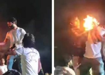 Viral videoজুইৰ লগত খেলিবলৈ গৈ বিপদত পৰিল যুৱক, দাড়িত লাগিল জুই!