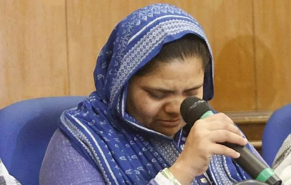 ‘প্ৰধানমন্ত্ৰী দৰাচলতে ধৰ্ষণকাৰীসকলৰ সৈতে আছে!’-কাৰ অভিযোগ?