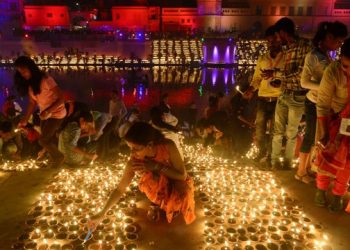 আকাশলংঘী মূল্যবৃদ্ধিৰ মাজতে ৰাজ্যৰ প্ৰান্তে প্ৰান্তে কালীপূজা আৰু দীপান্বিতাৰ ব্যাপক প্ৰস্তুতি