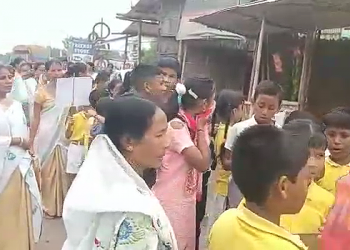 চৰ্চাত গ্ৰন্থ! এখন প্ৰাথমিক বিদ্যালয়ৰ ব্যতিক্ৰমী কৰ্মই দৃষ্টি আকৰ্ষণ কৰিছে সকলোৰে