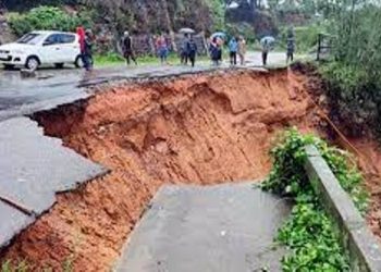 অৰুণাচলত বানৰ তাণ্ডৱ, কেইবা ঠাইতো খহি পৰিছে পাহাৰৰ মাটি