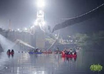 গুজৰাটৰ দলং খহি নদীত পৰা দুৰ্ঘটনাত মৃত্যুৰ সংখ্যা ১৪১ লৈ বৃদ্ধি, উদ্ধাৰ প্ৰায় ১৭৭জন