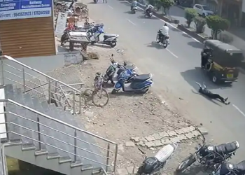 Girl Jumps Out Of Auto To Escape Harassment