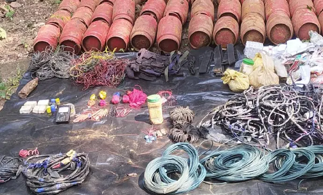 bombs recovered in Jharkhand