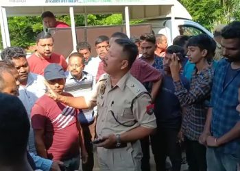 চিকিৎসালয়ৰ মৰ্গত থকা মহিলাৰ মৃতদেহৰ পৰা চকু উলিয়াই নিবলৈ চেষ্টা কৰাৰ অভিযোগ; তীব্ৰ চাঞ্চল্য