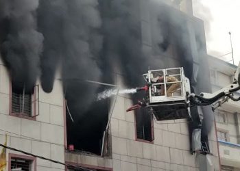 দিল্লীৰ জোতাৰ কাৰখানাত ভয়ংকৰ অগ্নিকাণ্ড; ২ জন নিহত, ভিতৰত আৱদ্ধ বহুজন