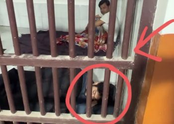 জেইলত কি কৰি থাকে প্ৰেয়সীক টুকুৰা টুকুৰকৈ কাটি ফ্ৰীজত ভৰাই থোৱা আফতাবে ?