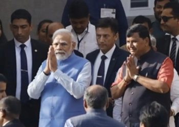 গুজৰাটত দ্বিতীয় পৰ্যায়ৰ ভোটগ্ৰহণ: ভোট দিলে প্ৰধানমন্ত্ৰী মোদীয়ে; ৯৩ খন আসনৰ বাবে প্ৰাৰ্থী ৮৩৩ জন