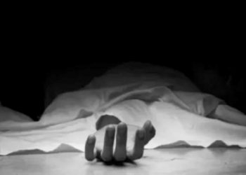 প্ৰাক্তন বিজেপি বিধায়কৰ বাংলোৰ পৰা উদ্ধাৰ মাটিত আধা পোত খাই থকা মহিলাৰ উৱলি যোৱা মৃতদেহ!