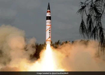ভাৰতে পৰীক্ষামূলকভাবে নিক্ষেপ কৰিলে পাৰমাণৱিক বোমা কঢ়িয়াই নিব পৰা আন্তঃমহাদেশীয় বেলিষ্টিক মিছাইল