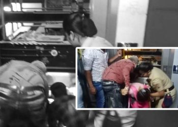 বান্দ্ৰা ৰেল ষ্টেচনত অঘটন : লিফ্টত আৱদ্ধ হৈ থাকিল ২০ জনকৈ যাত্ৰী