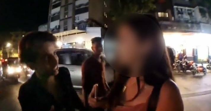 Korean woman YouTuber harassed on Mumbai street