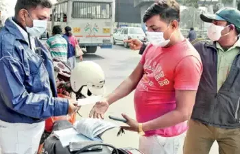 নৱবৰ্ষত যান-বাহক আইন ভংগ কৰি কলিকতাত গ্ৰেপ্তাৰ শতাধিক চালক-আৰোহী