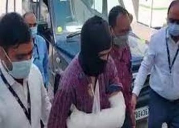 গোৰখনাথ মন্দিৰত আৰক্ষীৰ ওপৰত আক্ৰমণ; অভিযুক্ত মুৰ্তাজাক ‘নিয়া আদালত’ৰ মৃত্যুদণ্ড