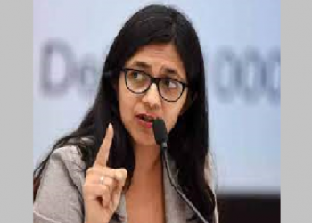 স্বয়ং দিল্লী মহিলা আয়োগৰ মুৰব্বীৰে শ্লীলতাহানি; গাড়ীৰে টানি-হেঁচুকি নিলে সুৰাসক্তই
