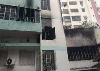 মাজনিশা হাস্পাতালত অগ্নিকাণ্ড! দুজন চিকিৎসককে ধৰি পাঁচজনৰ মৃত্যু