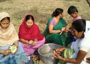 শীতৰ আমেজত ভোগালীৰ উত্তাপ : পৰম্পৰা ৰক্ষা কৰি উৰুকাৰ বজাৰত ভিৰ অসমীয়াৰ